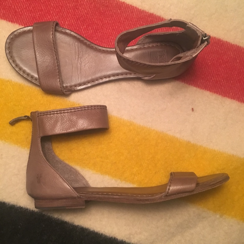 FRYE - Ankle Strap Gray Leather Sandal